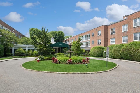 Homes For Sale - 1390 Broadway #118<br/> Hewlett, NY 11557