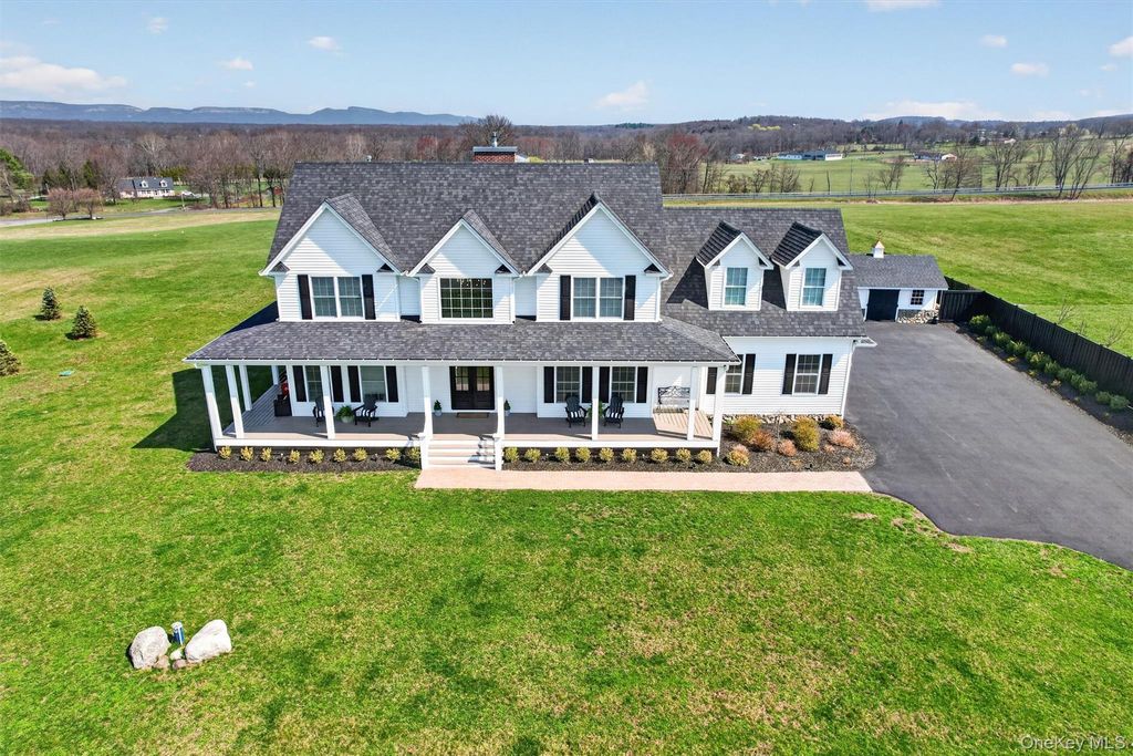 Photo of 124 Mulford Drive, Wallkill, NY 12589 (MLS # 980081)