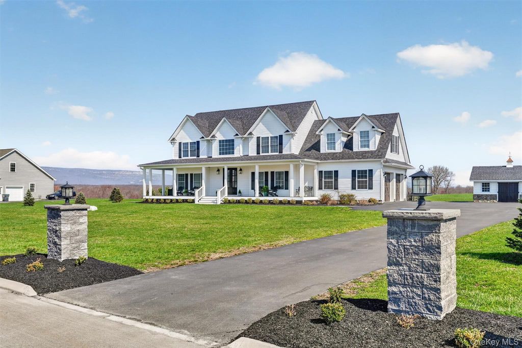 Photo of 124 Mulford Drive, Wallkill, NY 12589 (MLS # 980081)