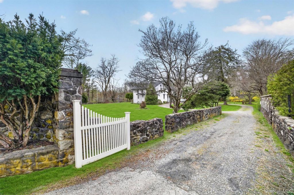 Photo of 139 Watch Hill Road Rd, Cortlandt Manor, NY 10567 (MLS # 984331)