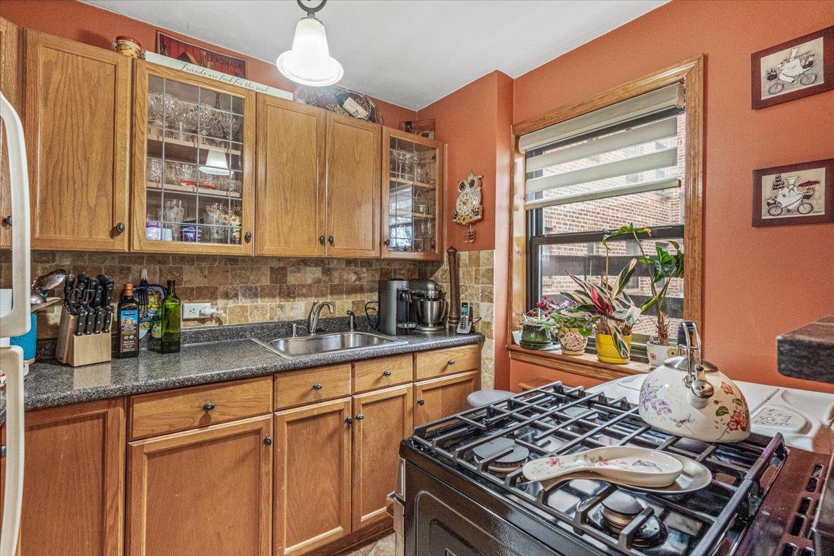 218-12 43rd Avenue #2E, Bayside, New York image 6