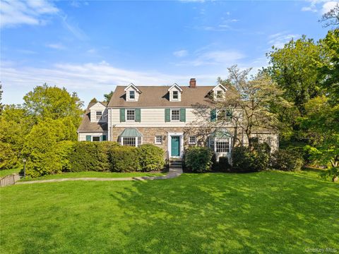 Homes For Sale - 33 Byron Lane<br/> Larchmont, NY 10538