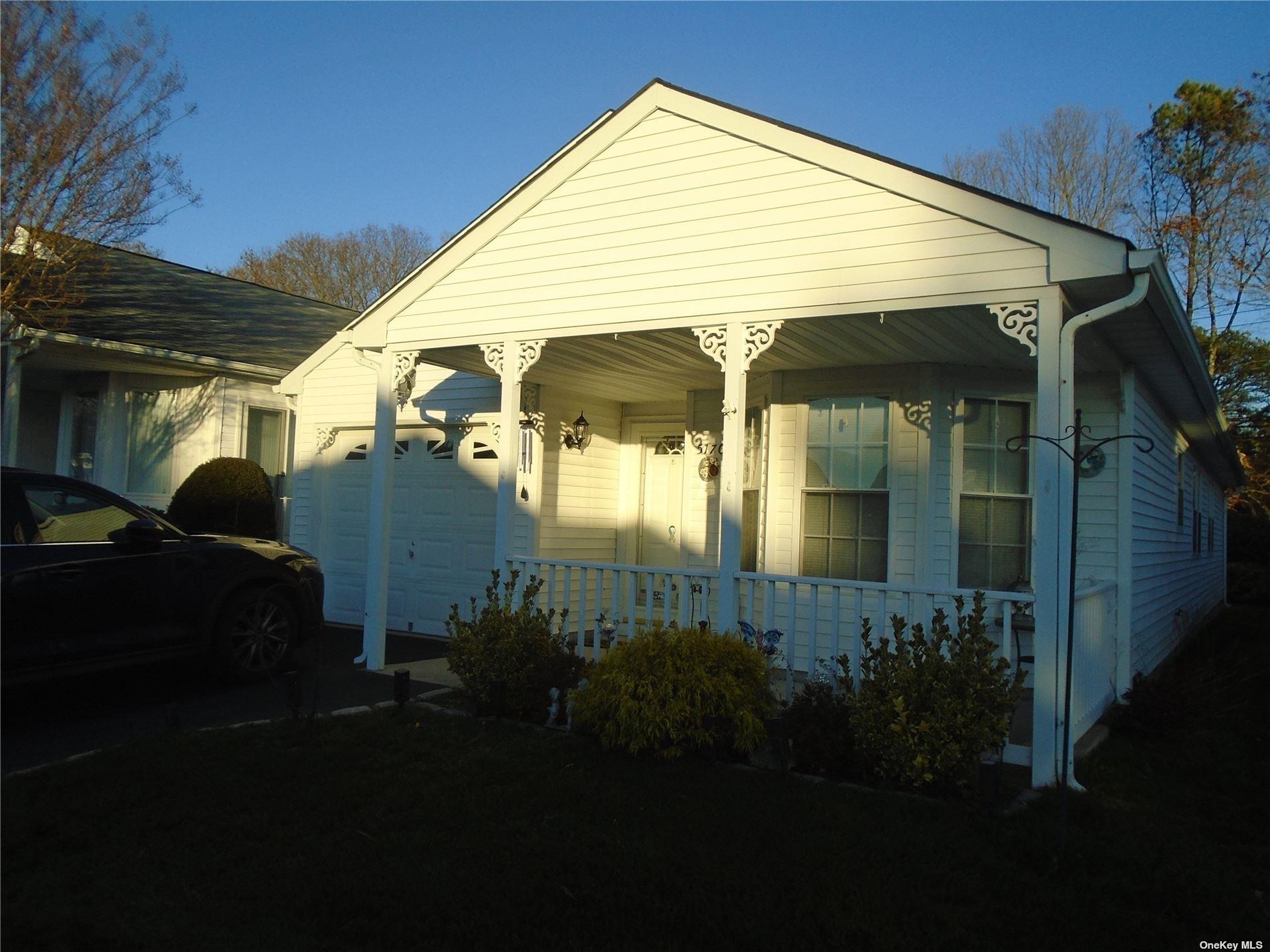 Photo 1 of E Village Circle E170, Manorville, NY, $189,000, Web #: 815553