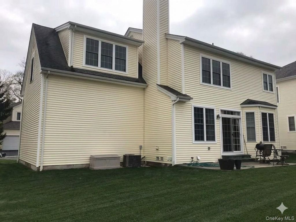 Photo of 38 Ovation Court, White Plains, NY 10603 (MLS # 981375)