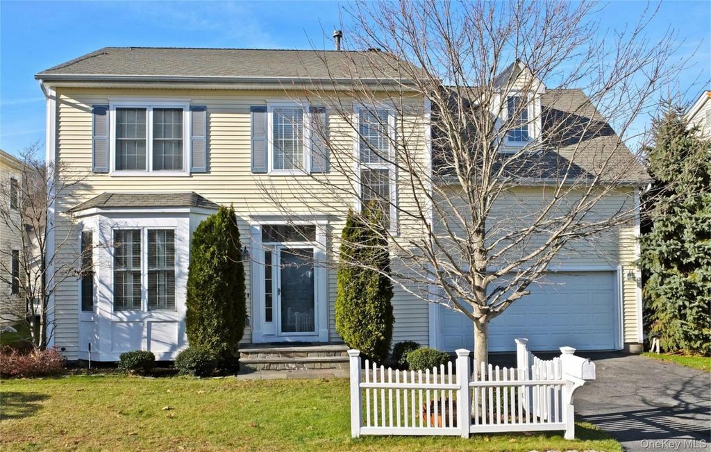 Photo of 38 Ovation Court, White Plains, NY 10603 (MLS # 981375)