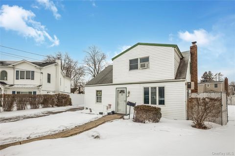 8 Carmans Court Farmingdale NY 11735