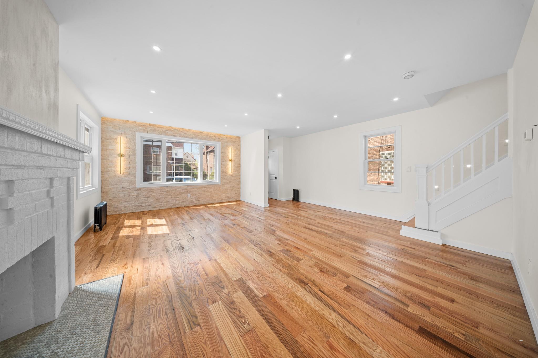 229th Street, Laurelton, Queens, NY - 7 Bedrooms  
3 Bathrooms  
15 Rooms - 
