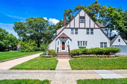 15 Maine Avenue Rockville Centre NY 11570