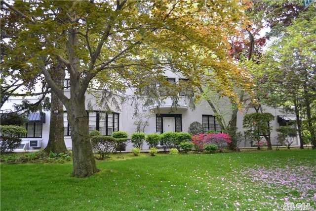Photo of 20050 Grand Central Parkway, Queens Village, NY 11427 (MLS # 1056279)