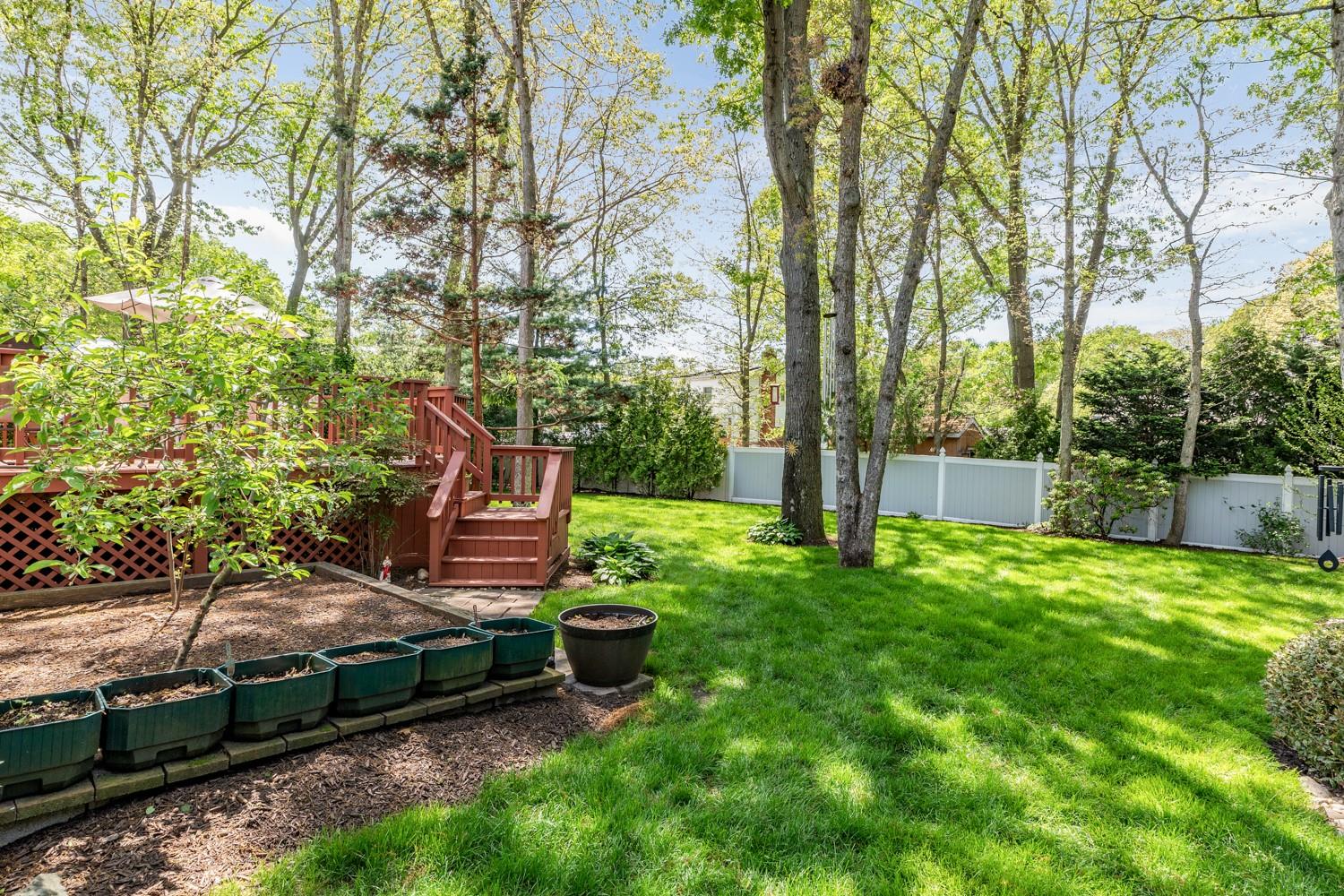 18 Stuyvesant Circle, East Setauket, New York image 30