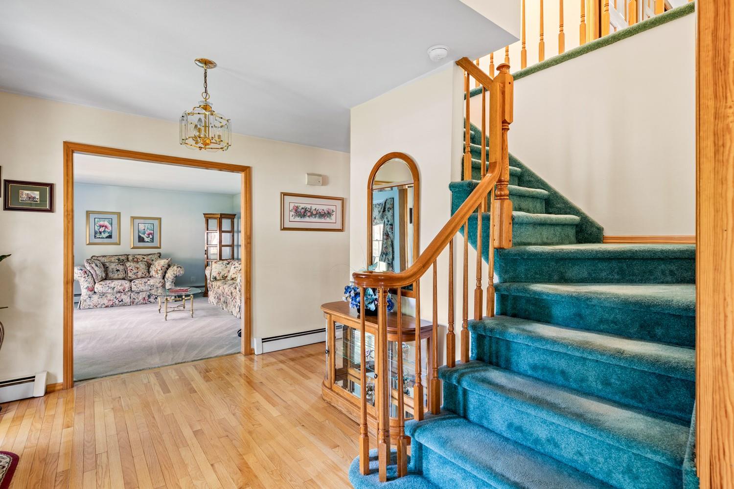 18 Stuyvesant Circle, East Setauket, New York image 5