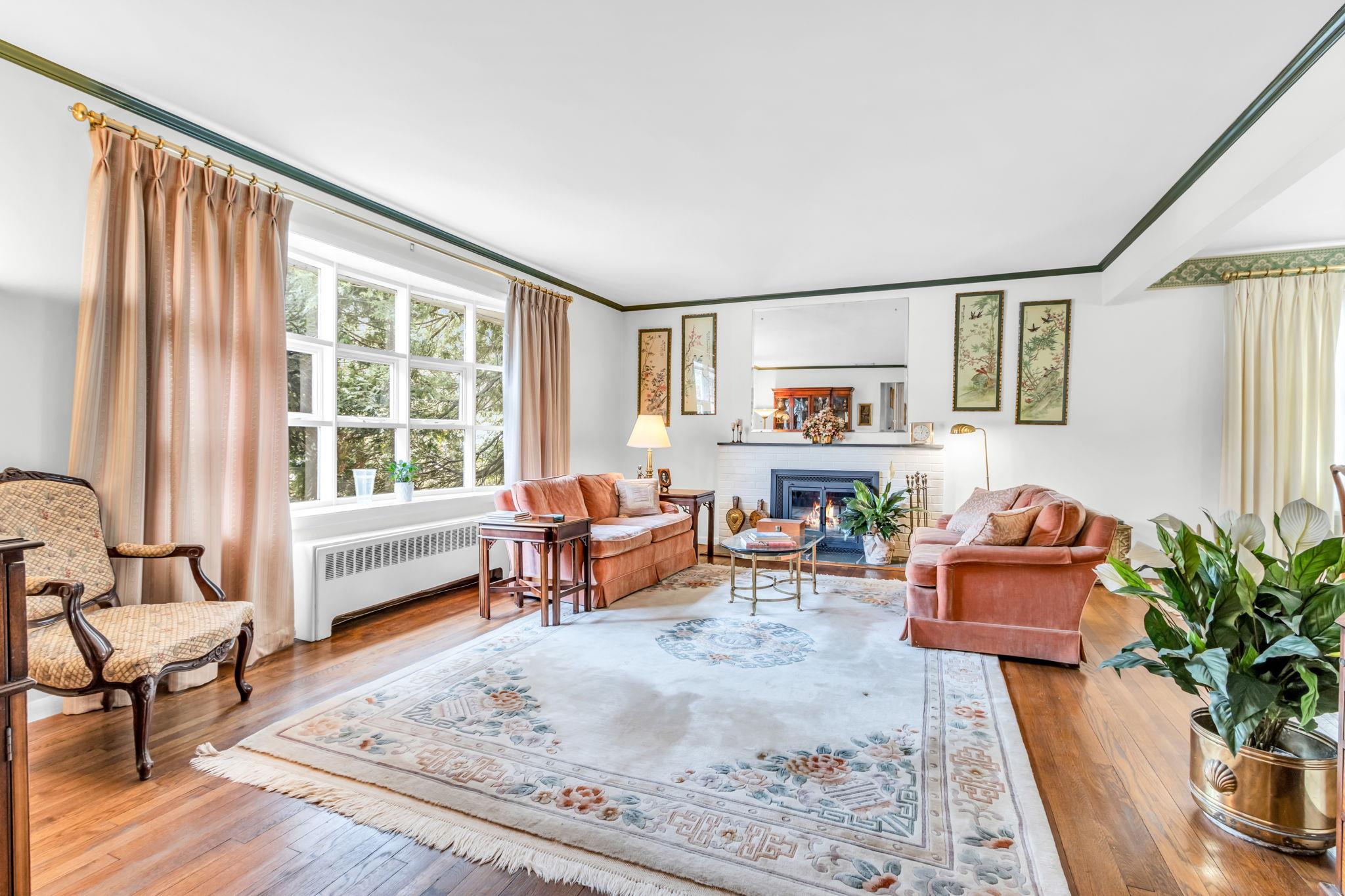 95 Wrexham Road, Bronxville, New York image 3