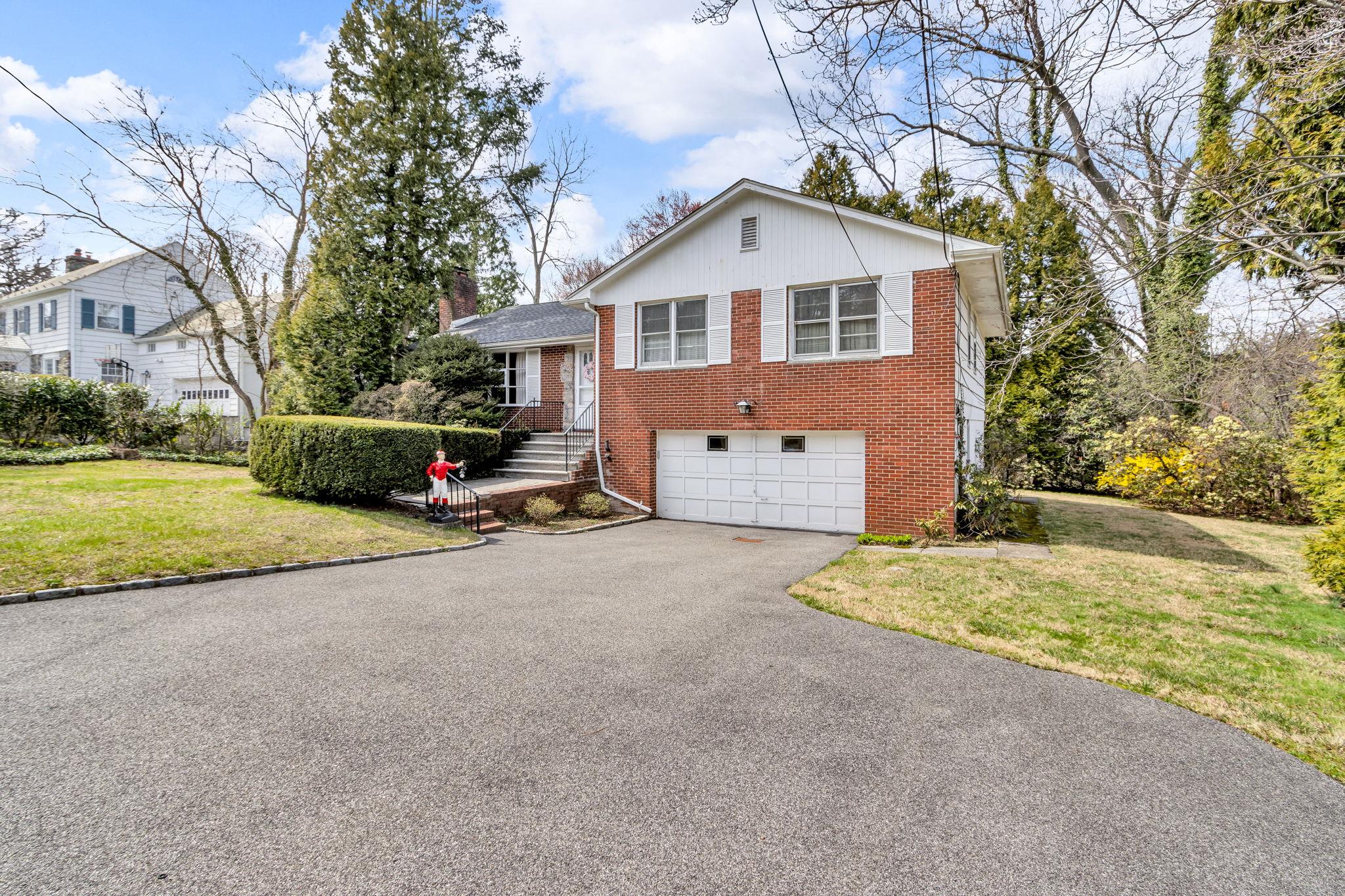 95 Wrexham Road, Bronxville, New York image 2