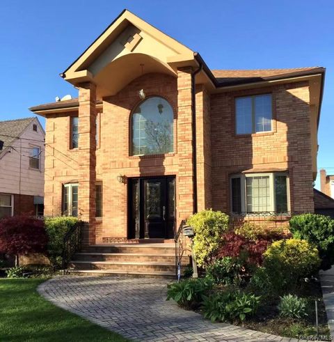7611 270th Street New Hyde Park NY 11040
