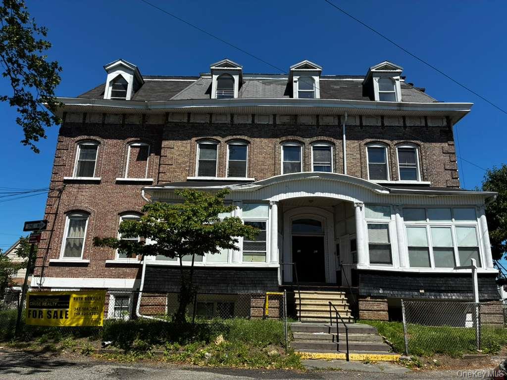 11-41 123 Street