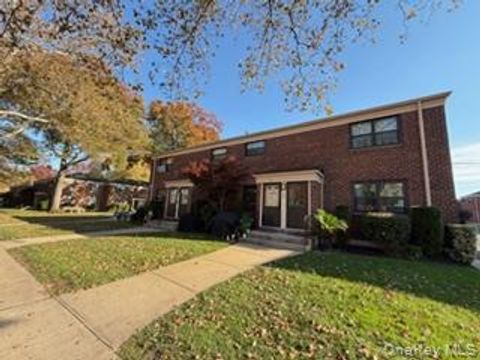 Photo of 217-08 73 Avenue #383A2, Bayside, NY 11364 (MLS # 931426)