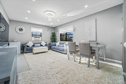 Photo of 217-08 73 Avenue #383A2, Bayside, NY 11364 (MLS # 931426)