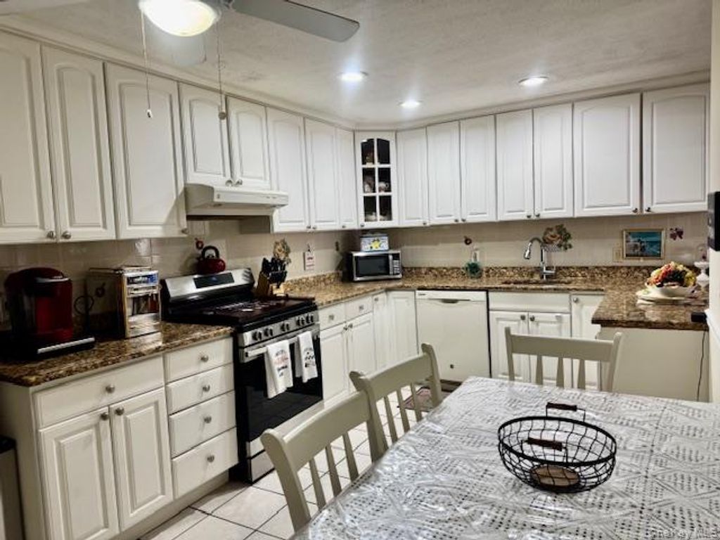 Photo of 344 Rose Street, Massapequa Park, NY 11762 (MLS # 960277)