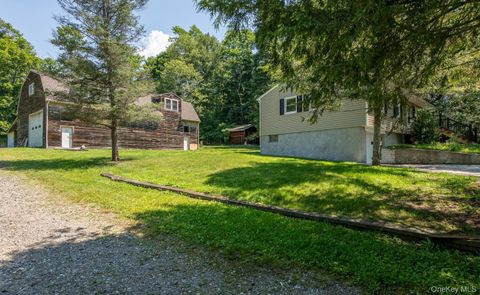 Homes For Sale - 676-678 Oak Summit Road<br/> Dutchess County, Millbrook, NY 12545