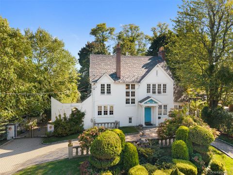 Photo of 12 Hewitt Avenue, Bronxville, NY 10708 (MLS # 921982)