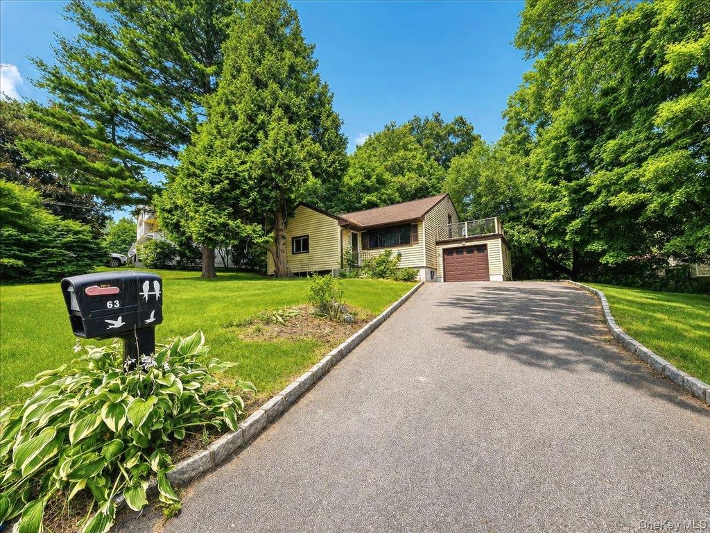 Photo of 63 Waterbury Parkway, Cortlandt Manor, NY 10567 (MLS # 1028464)