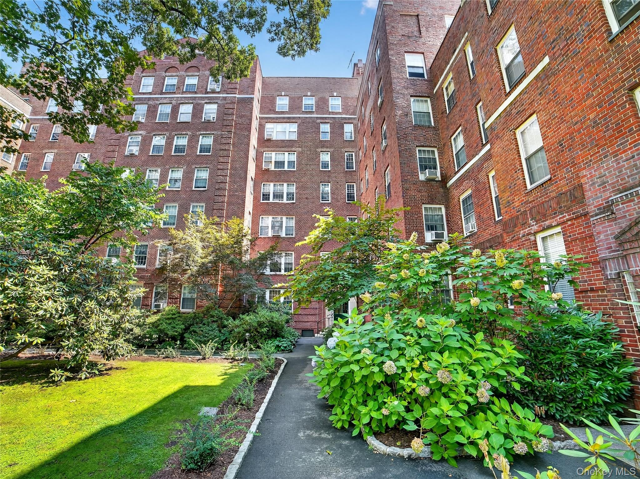 1348 Midland Avenue 5M