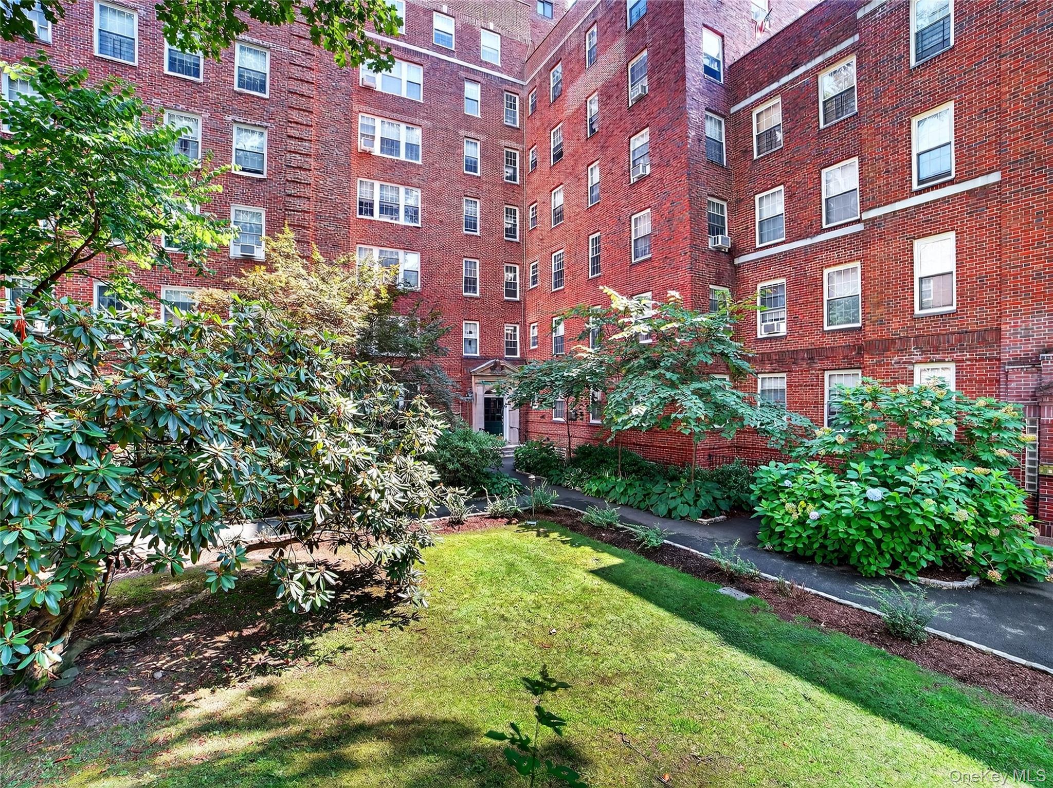 1348 Midland Avenue 5M