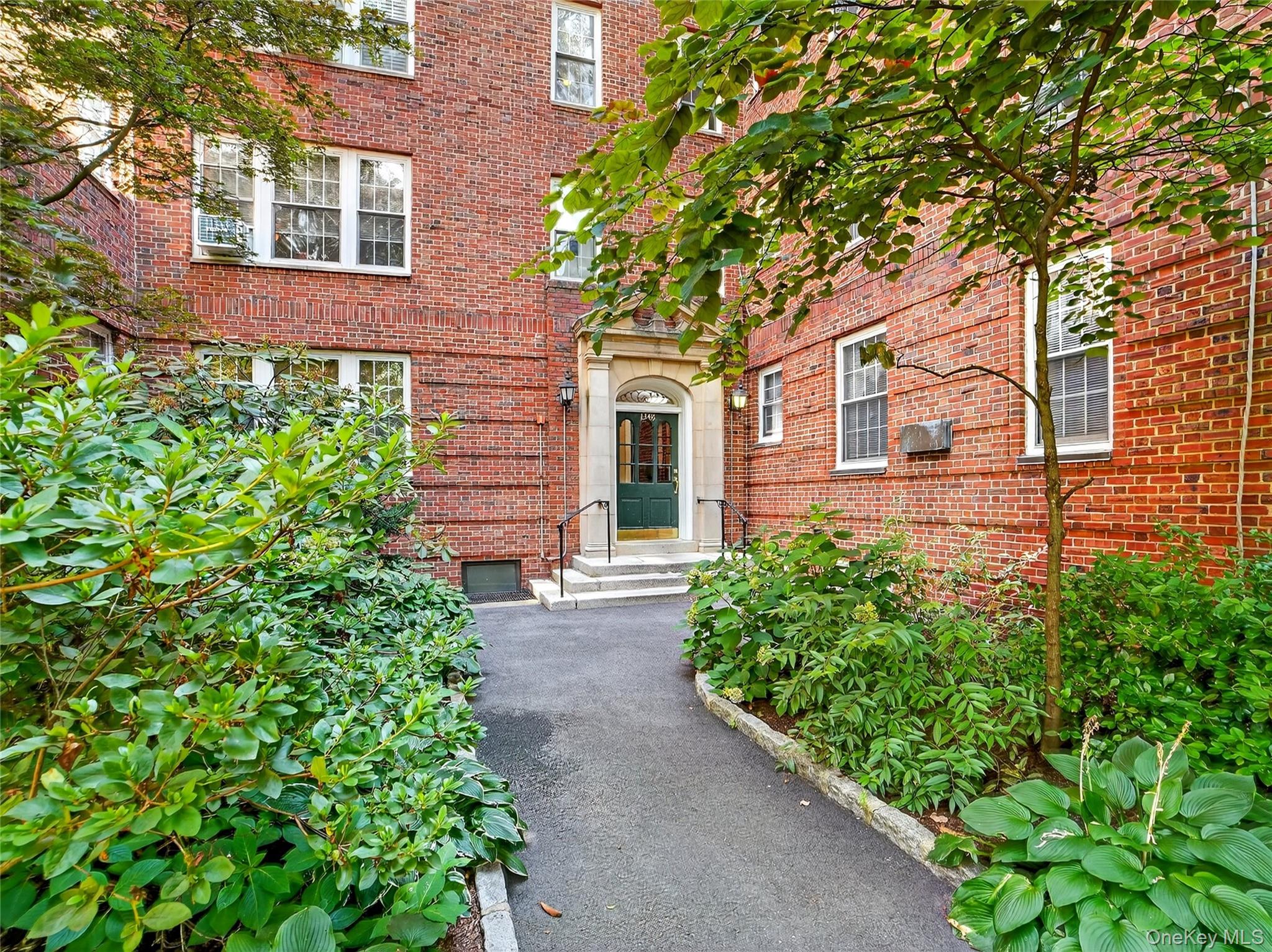 1348 Midland Avenue 5M