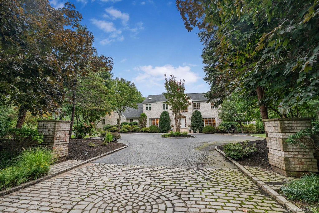 Photo of 4 Ariana Court, Oyster Bay, NY 11771 (MLS # 1049643)