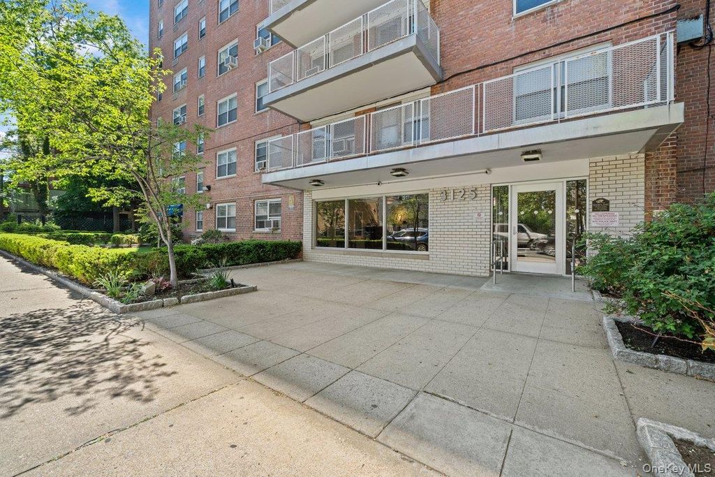 Photo of 3125 Tibbett Avenue #12C, Bronx, NY 10463 (MLS # 999621)