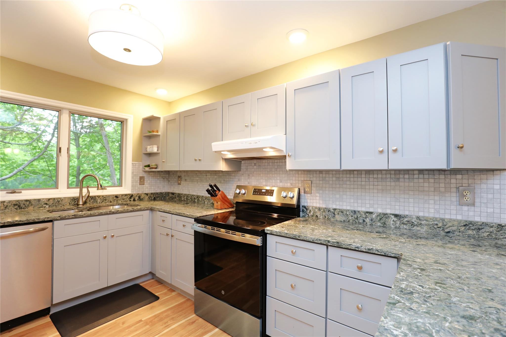 3 Carriage House Court, Hyde Park, New York image 13