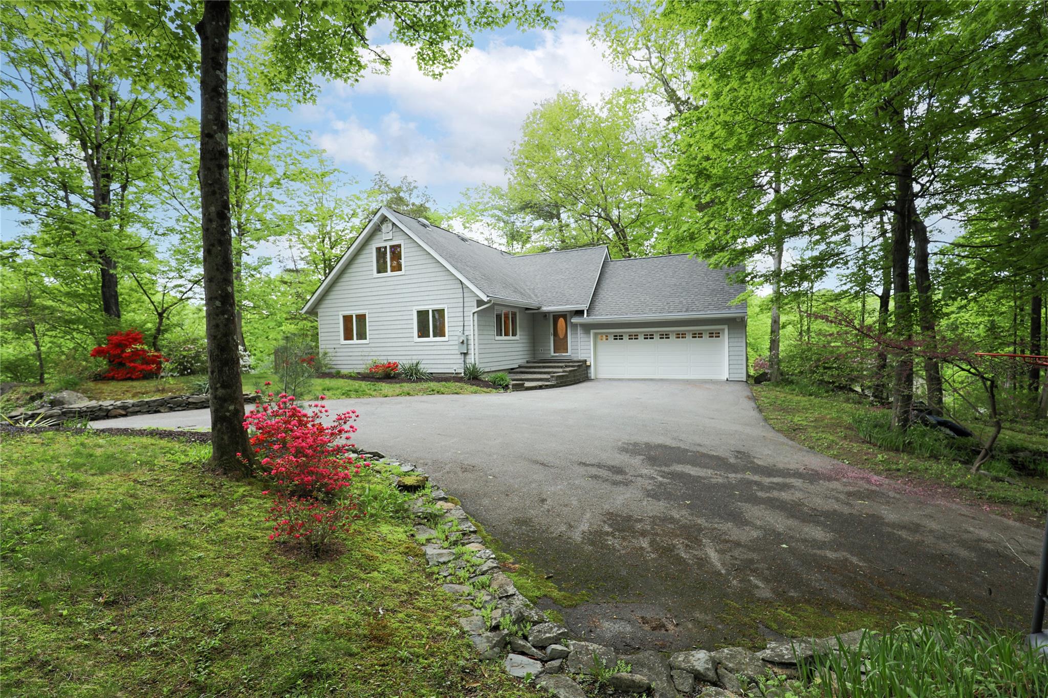 3 Carriage House Court, Hyde Park, New York image 1