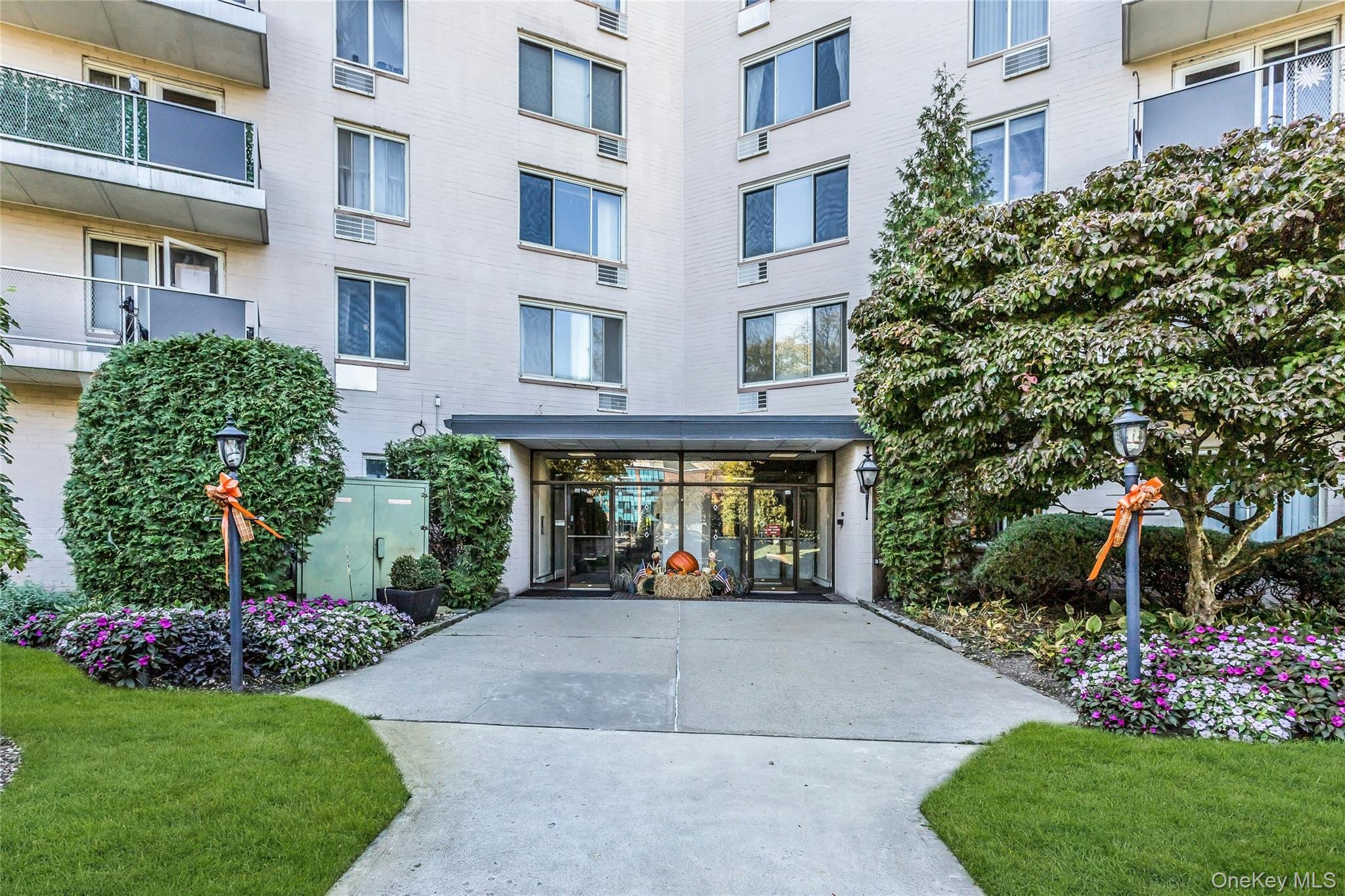 135 Post Avenue 2T