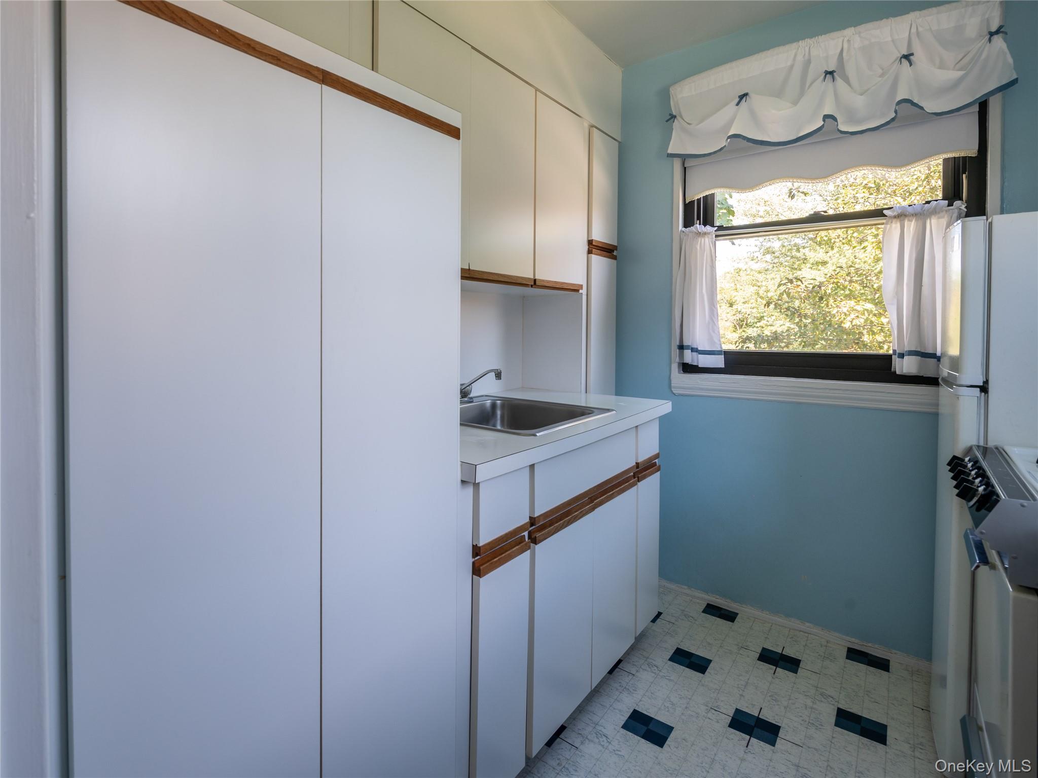 244-16 57 Drive 2nd Floor