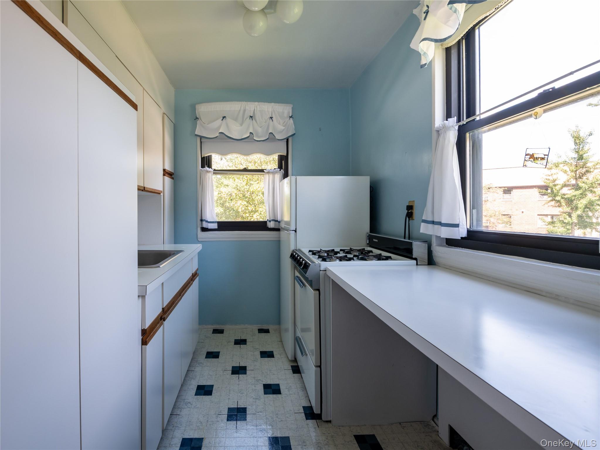 244-16 57 Drive 2nd Floor