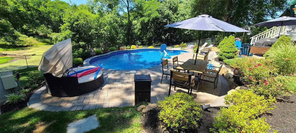 Photo of 270 Cottage Road, Valley Cottage, NY 10989 (MLS # 966124)