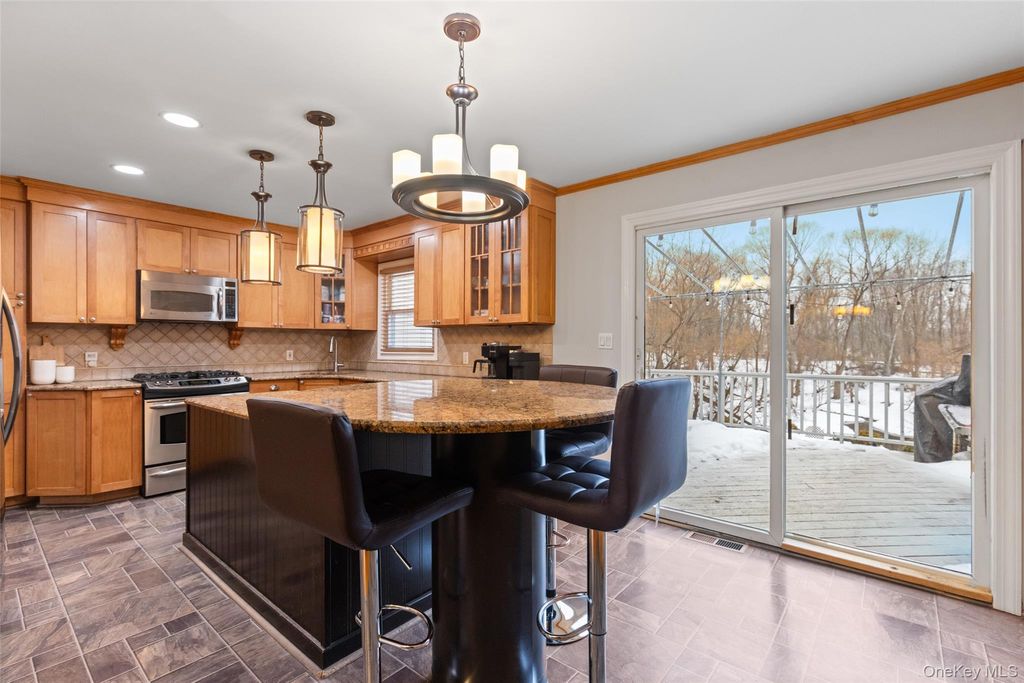 Photo of 270 Cottage Road, Valley Cottage, NY 10989 (MLS # 966124)