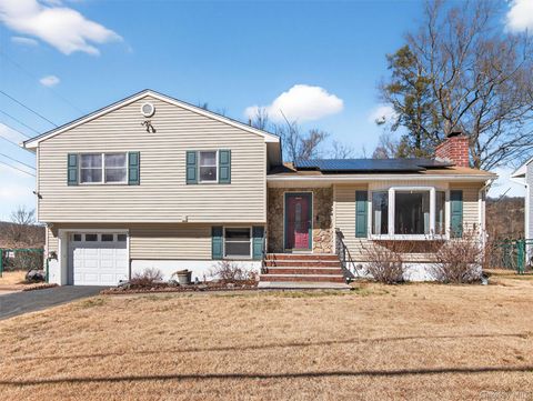 Homes For Sale - 7 Greenway<br/> Sloatsburg, NY 10974