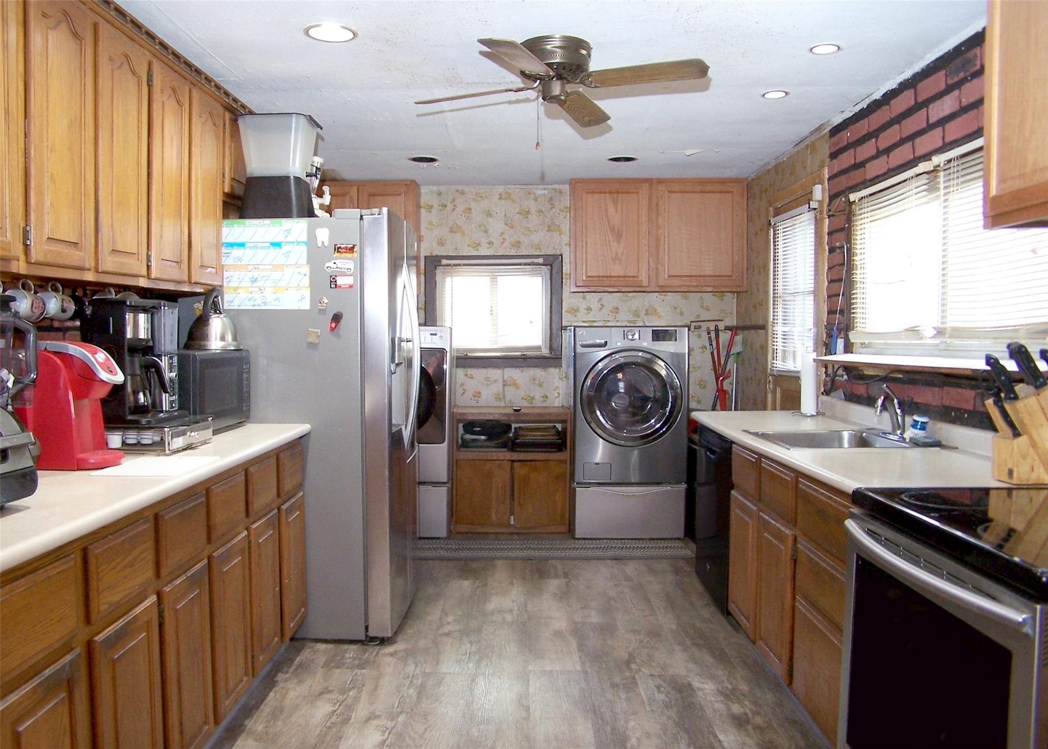 1264 Broadway Avenue, Holbrook, New York image 2