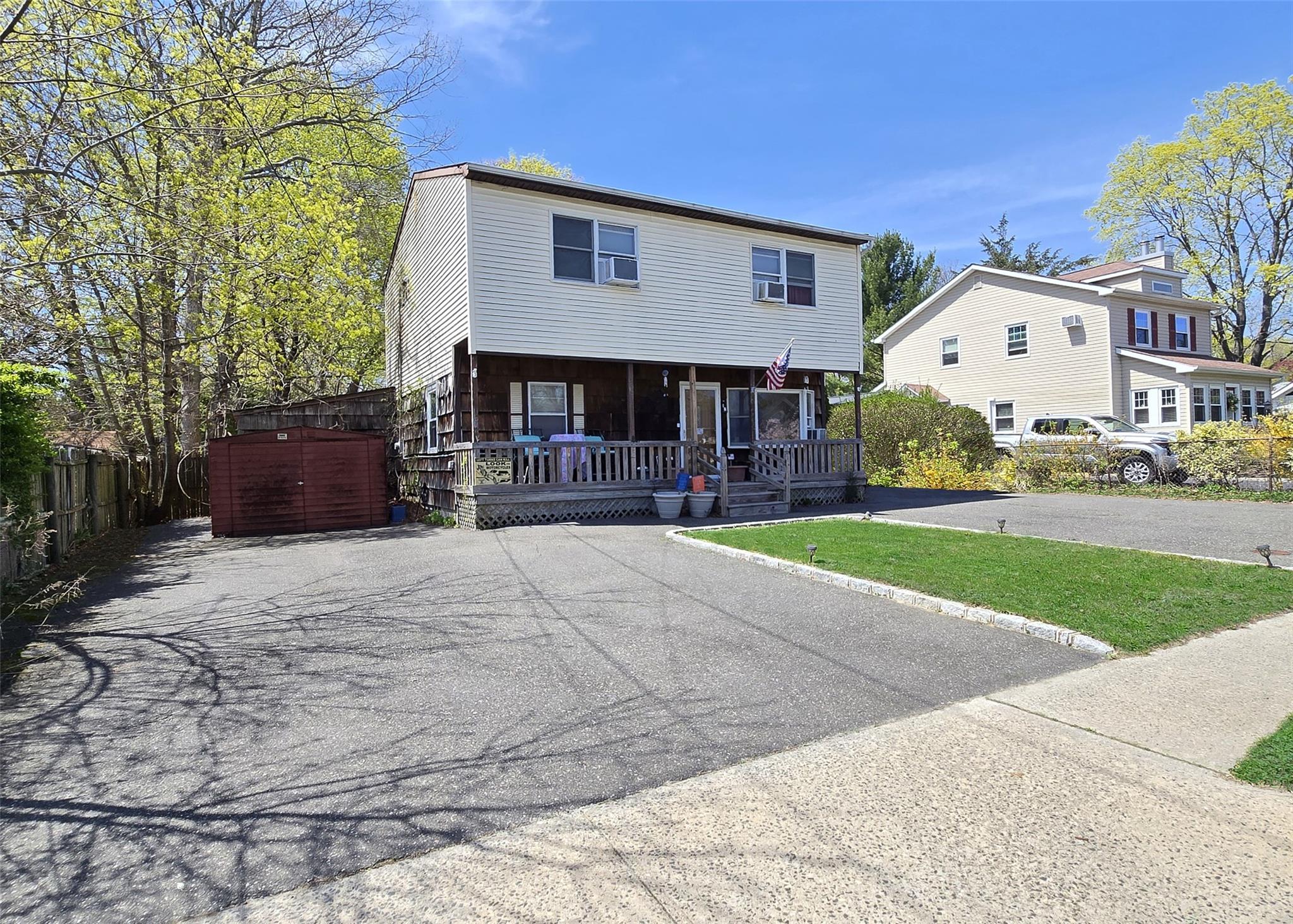1264 Broadway Avenue, Holbrook, New York image 1