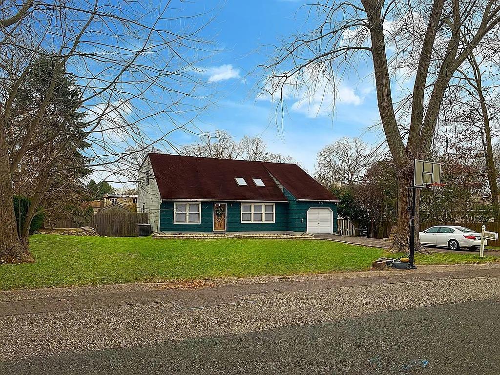 528 Lockwood Drive, Brookhaven, New York image 2