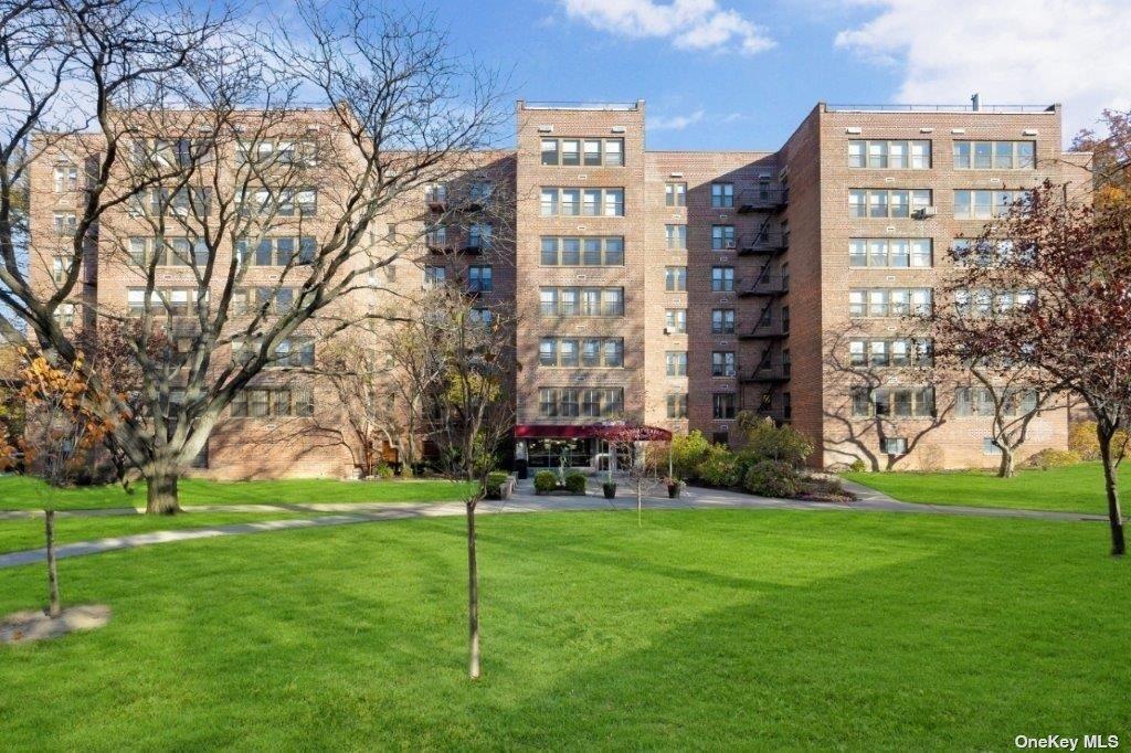 18-75 Corporal Kennedy Street 2F