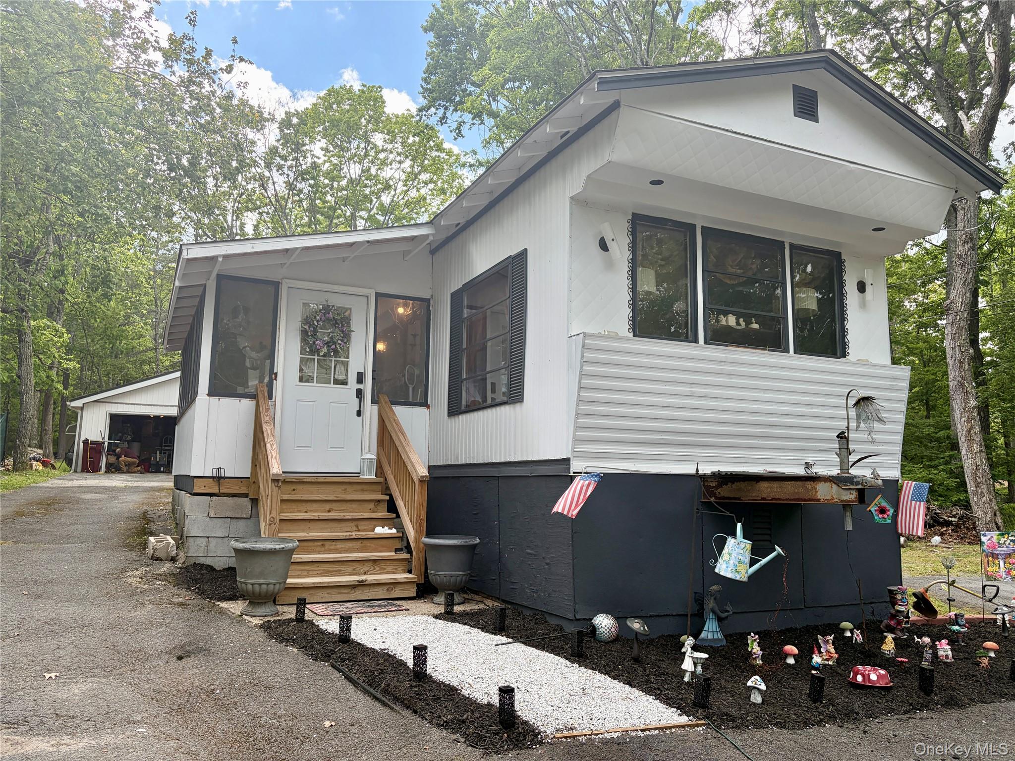 85 Delaware Trail