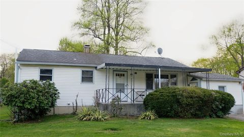 Homes For Sale - 103 Deer Lane<br/> Dutchess County, Hopewell Junction, NY 12533