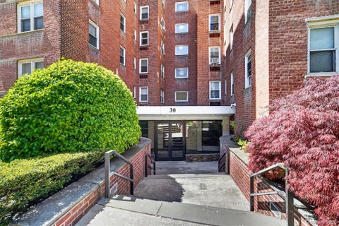 Homes For Sale - 30 E Hartsdale Avenue #2A<br/> Hartsdale, NY 10530