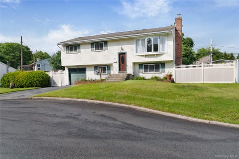 Homes For Sale - 41 Richmond Street<br/> Suffolk County, Islip, NY 11751