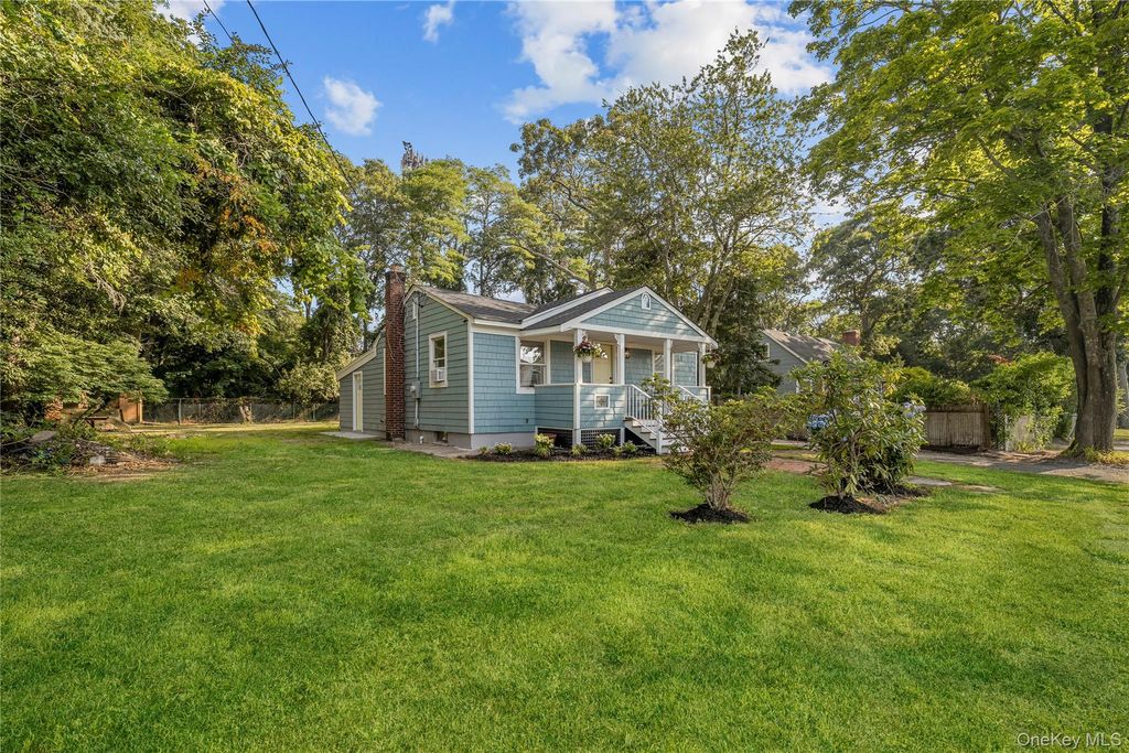Photo of 46 Barclay Road, Mastic Beach, NY 11951 (MLS # 1027921)