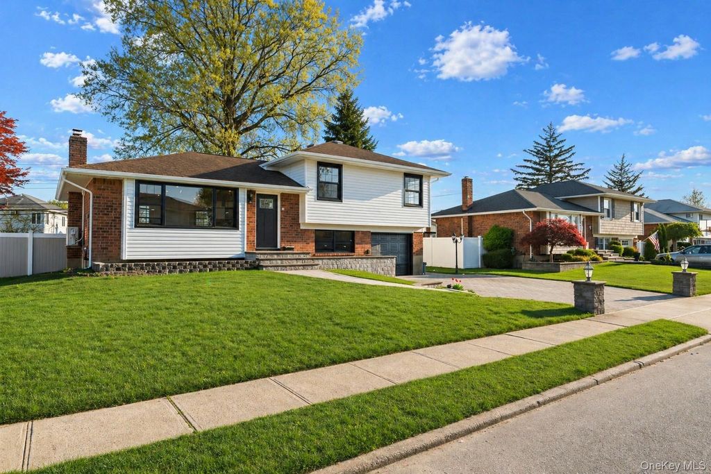 Photo of 10 Lincoln Street, Farmingdale, NY 11735 (MLS # 990750)