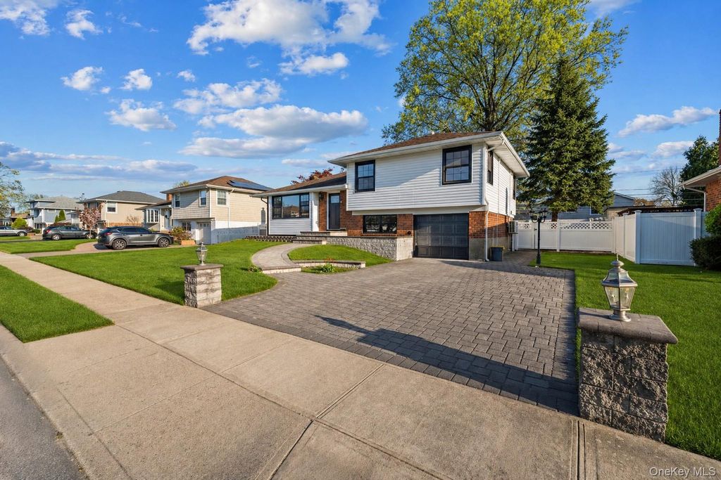 Photo of 10 Lincoln Street, Farmingdale, NY 11735 (MLS # 990750)