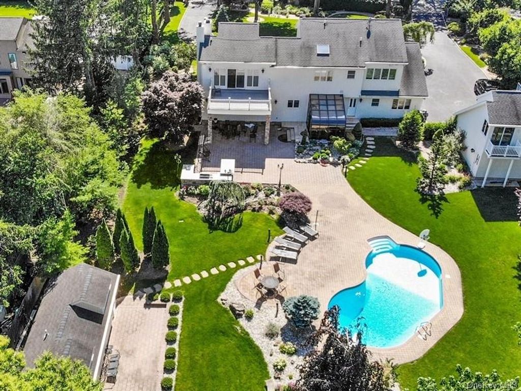 Photo of 45 Westcliff Drive, Dix Hills, NY 11746 (MLS # 922940)